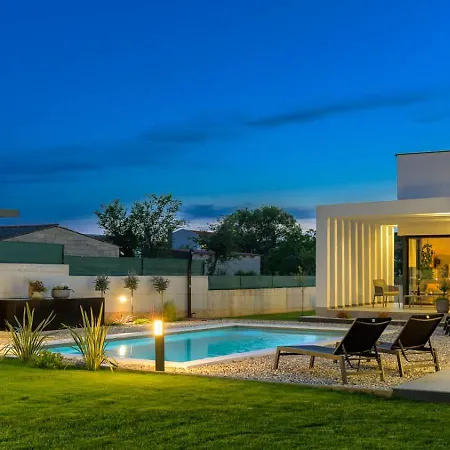Beachfront Pool * Lido Adriano