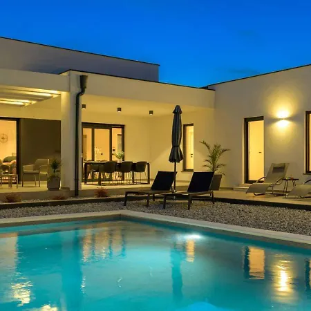 Appartement Beachfront Pool