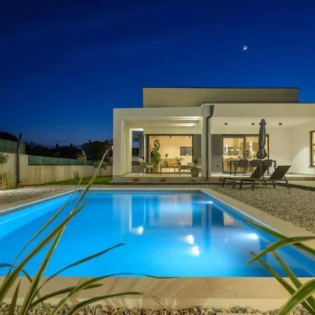 Apartment Beachfront Pool *