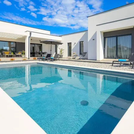 Beachfront Pool Apartment