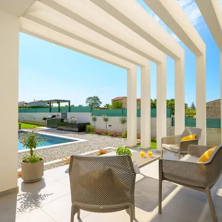 Apartment Beachfront Pool Lido Adriano