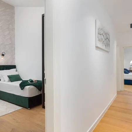 Beachfront Pool Apartment Lido Adriano